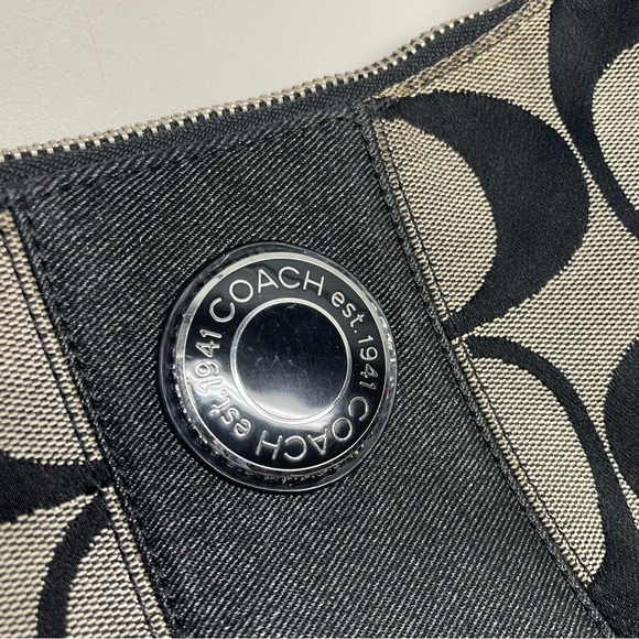 Authentic Coach F19281 Signature Purse - Picture 3 of 13